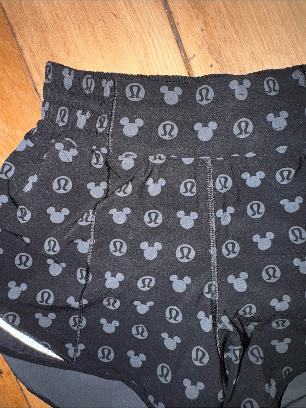 lululemon athletica Black Disney Mickey Print Women's Athletic Shorts Size 2 - Picture 3 of 5